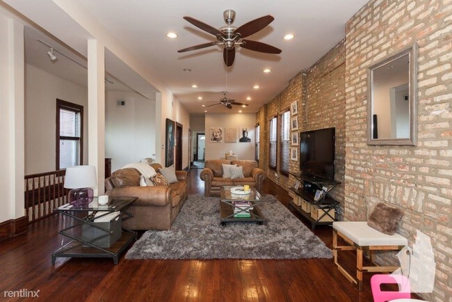 Foto del edificio - 2 br, 1 bath  - 1734 W Erie St Apt 3