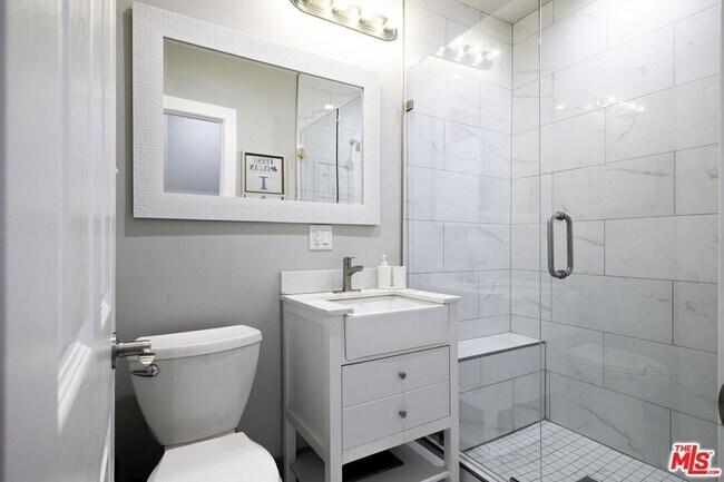 Foto del edificio - 1559 1/2 S Harvard Boulevard Unit