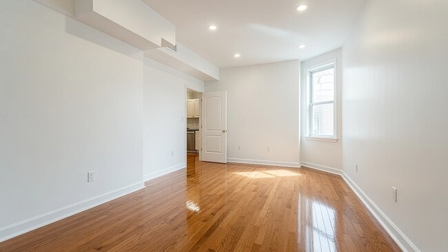 Building Photo - 1228 N Cleaver St