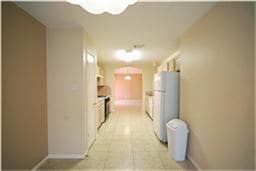 Building Photo - 15518 Town Green Dr