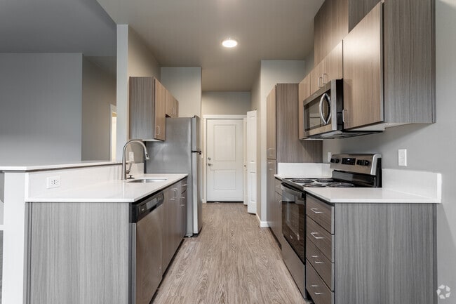 1BR, 1BA - 728 SF - White Oak