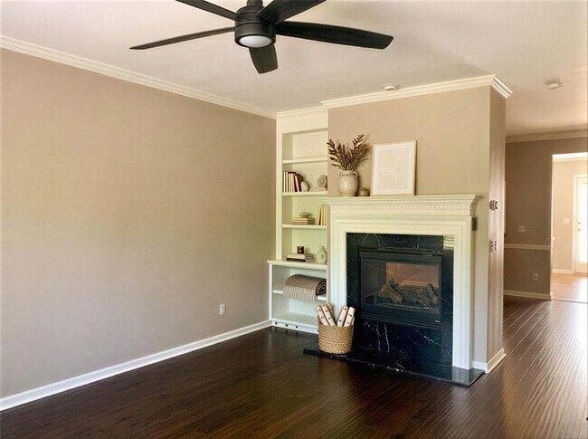 Foto del edificio - 6295 Shelburne Park Ln