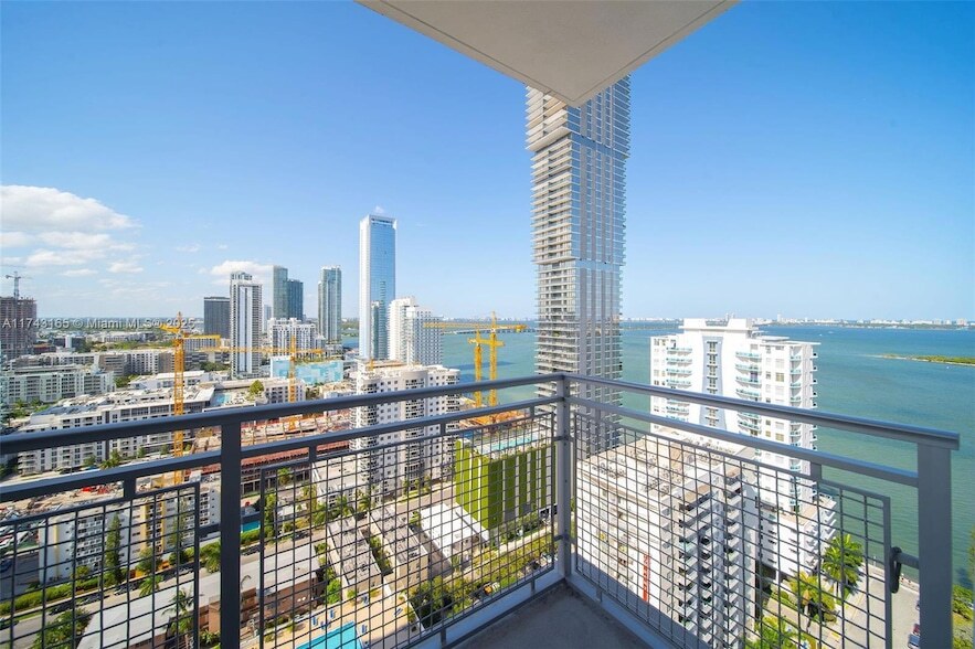 Foto principal - 2150 N Bayshore Dr