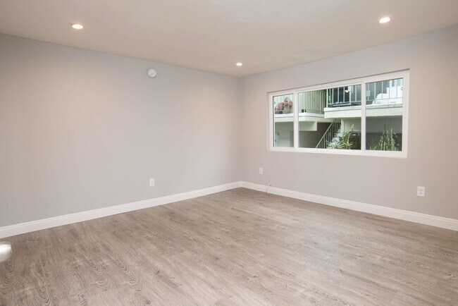 Foto del edificio - 5912 Willoughby Ave