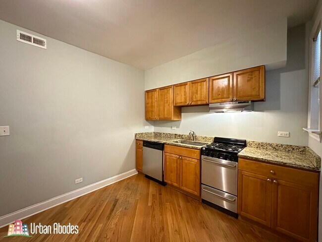 Foto del edificio - 894 Green Bay Rd