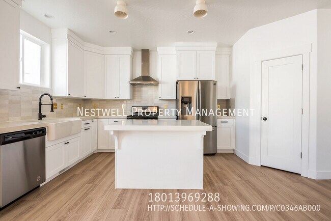 Building Photo - Beautiful Newer Home in Vineyard! 4 Bedrooms