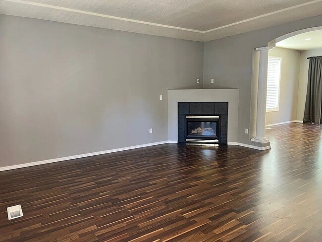 Building Photo - 8225 Sweetbrier Loop SE