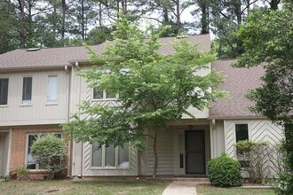 Building Photo - 112 Mossbark Ln