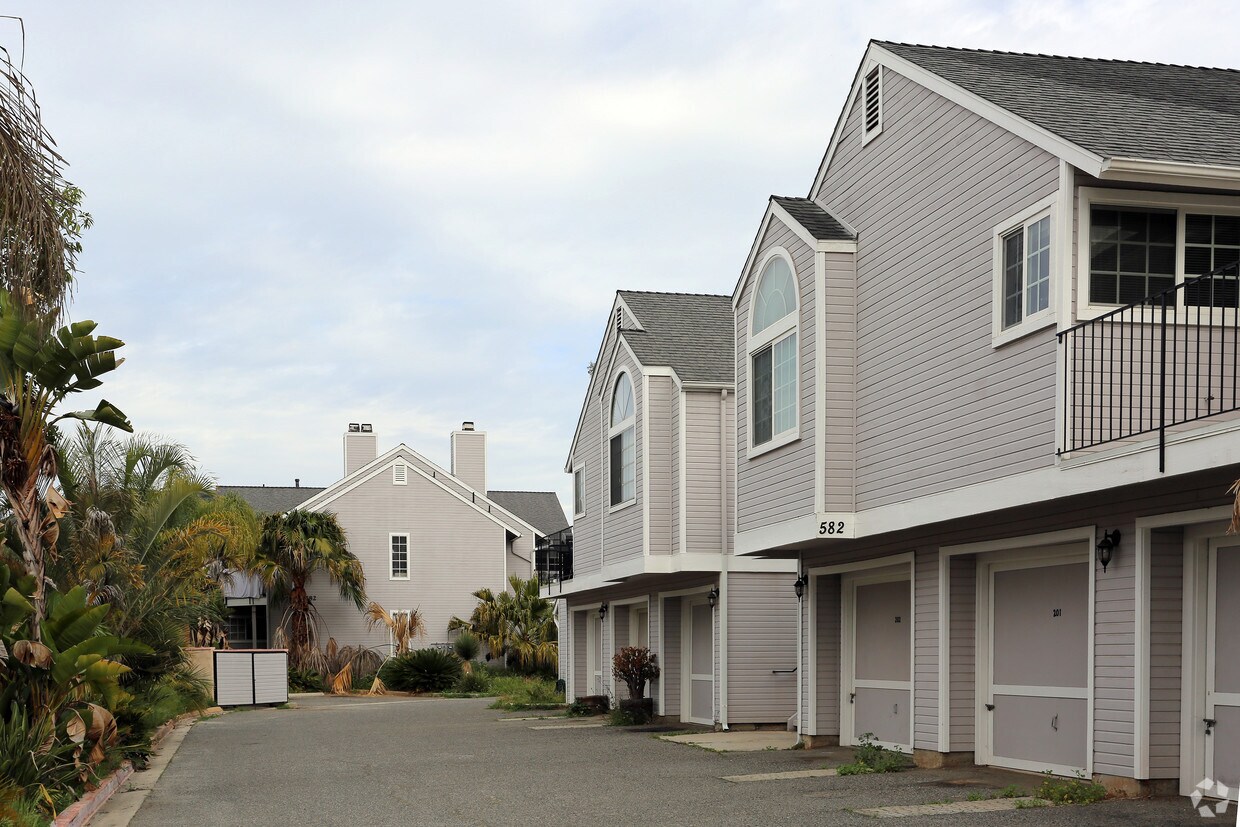Foto del edificio - 580-582 Vineyard Rd