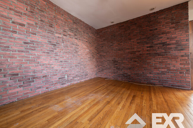 Building Photo - 203 17th St