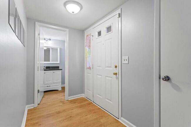 Building Photo - 65 Rumson Ct