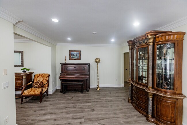 Building Photo - 1545 E Orange Grove Blvd