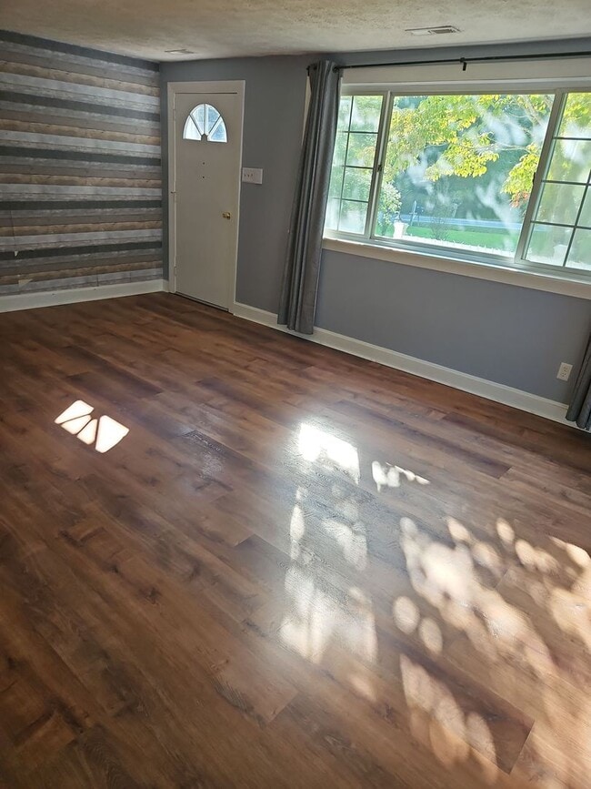 Foto del edificio - 3 Bedroom, 2 bath Home with Garage in New ...