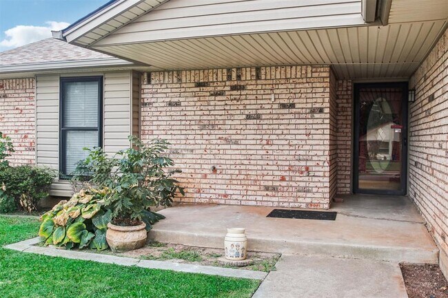 Foto del edificio - 1030 Walsh Ln