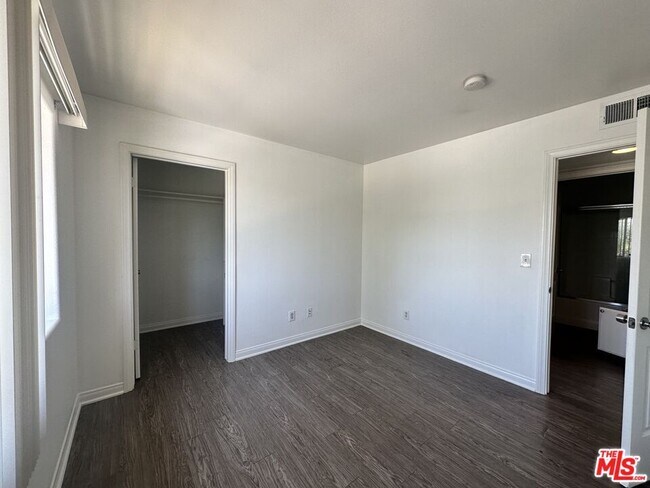 Foto del edificio - 14359 Haynes St