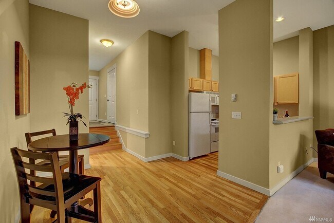 Foto del edificio - 9700 Ravenna Ave NE