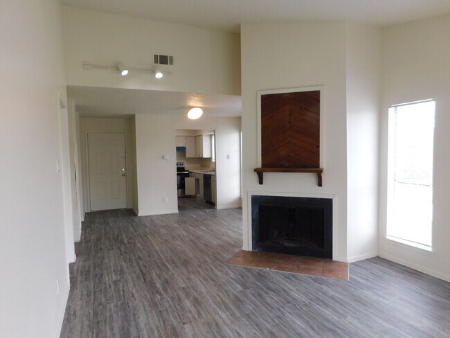 Building Photo - 1910 West Loop