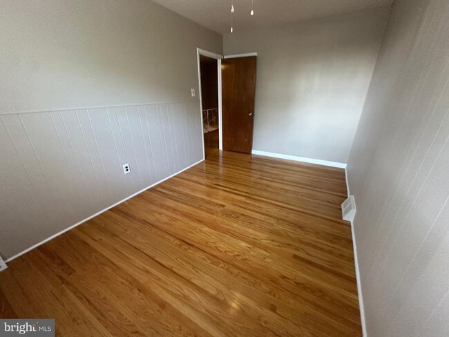 Building Photo - 3233 Comly Pl