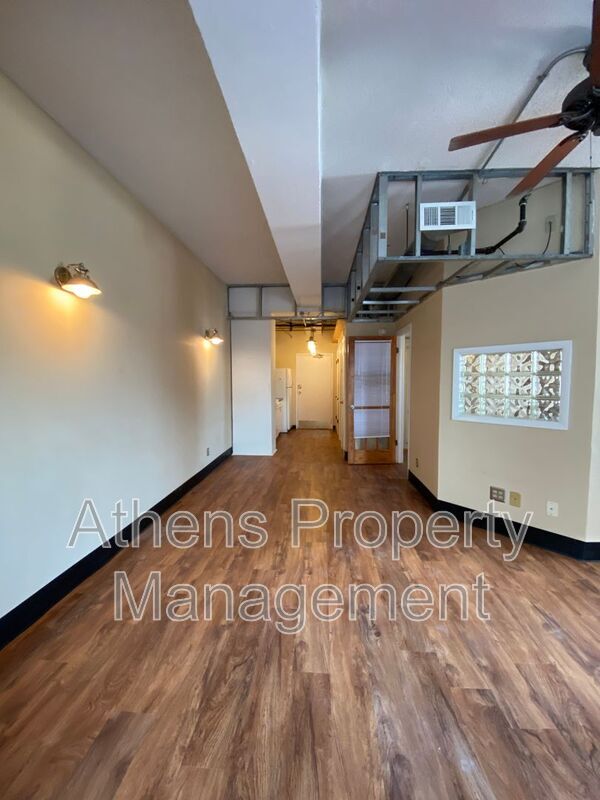 Primary Photo - 131 E Broad St