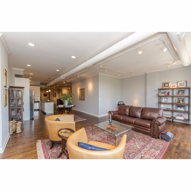 Building Photo - 1021 N Lake Shore Dr