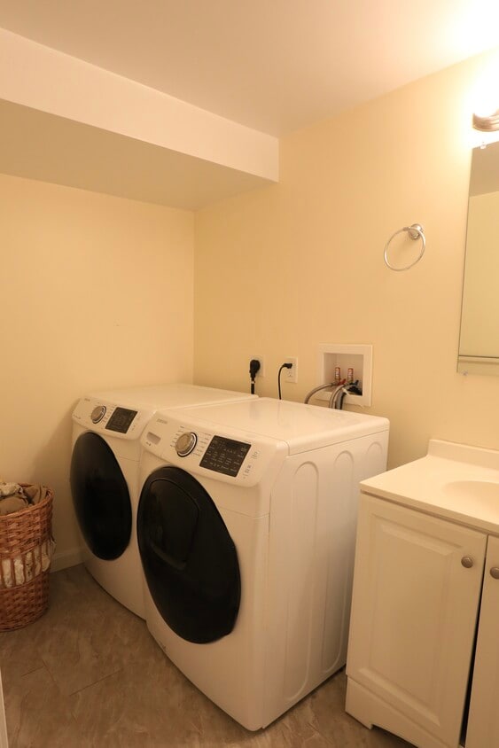 Primary Photo - 124 Forest St