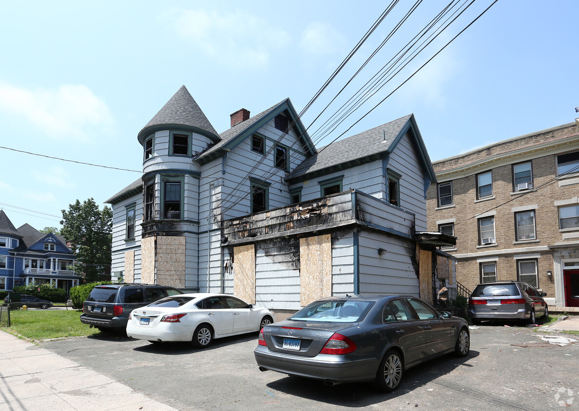 Building Photo - 1471 Chapel St