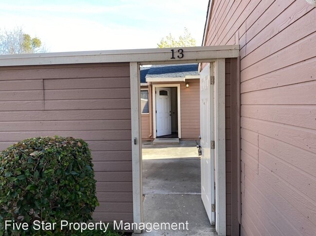 Building Photo - 2 br, 2 bath House - 1200 Lakewood Ave #13