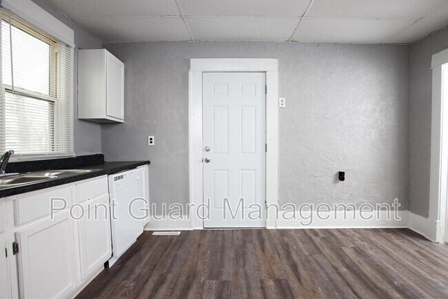Building Photo - 1225 S Pattie St