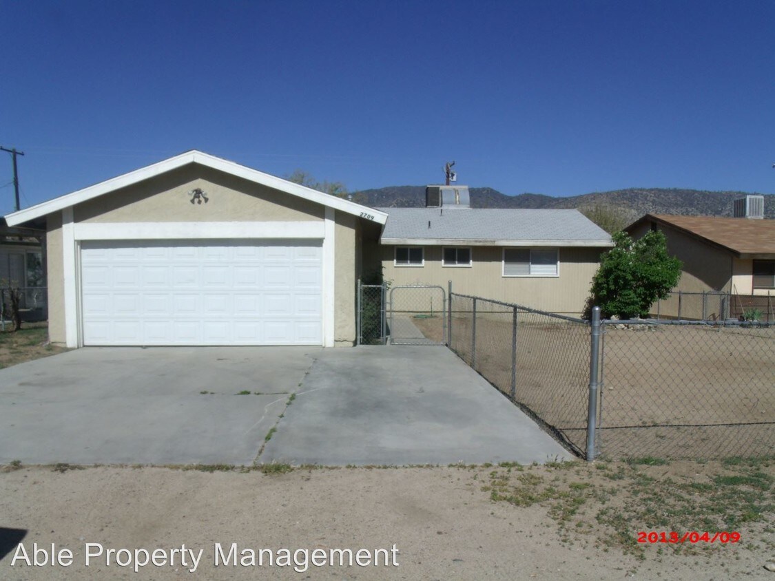 Primary Photo - 2709 Steensen St