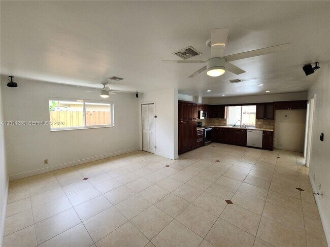 Foto del edificio - 4233 Jackson St