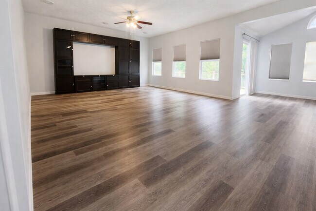 Foto del edificio - 403 McCormick Rd