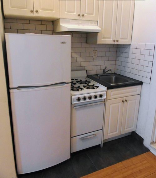Building Photo - 185 W 73rd St