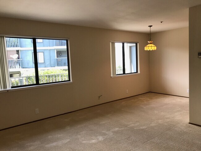 Áreas de estar y comedor - 362 Alida Way