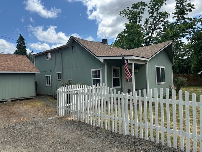 Building Photo - 3 bed 1 bath house in a great a neighborhood!