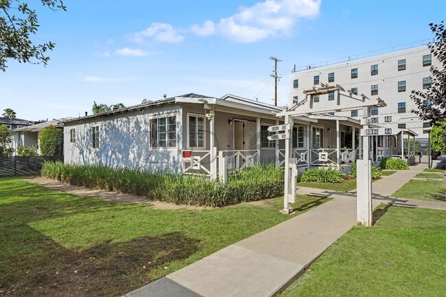 Building Photo - Unit