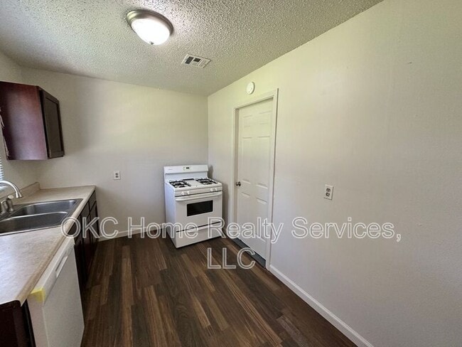 Building Photo - 4117 N Libby Ave