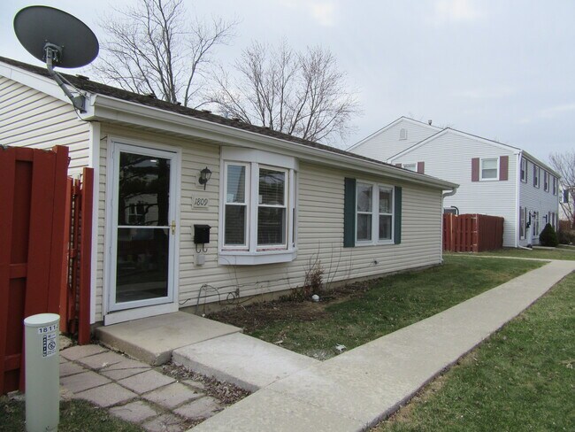Building Photo - 1809 Jamestown Cir