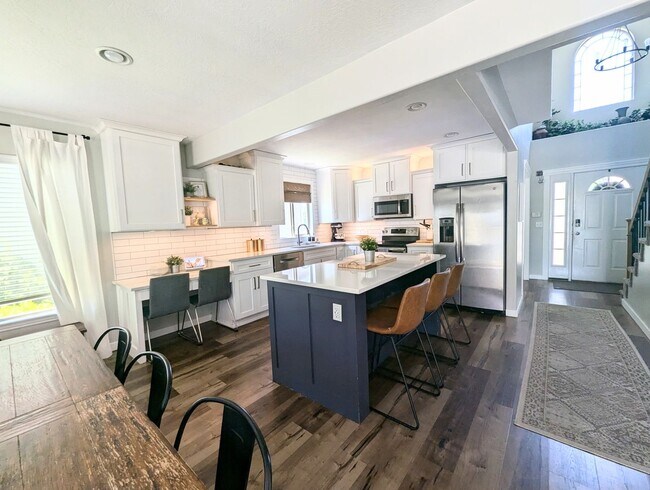 Building Photo - 5 Bedroom/3.5 Bathroom House in Lehi