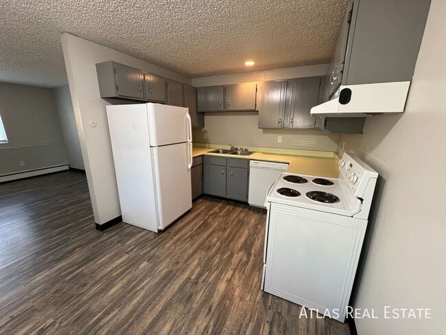 Building Photo - ***REST OF THE MONTH RENT FREE***