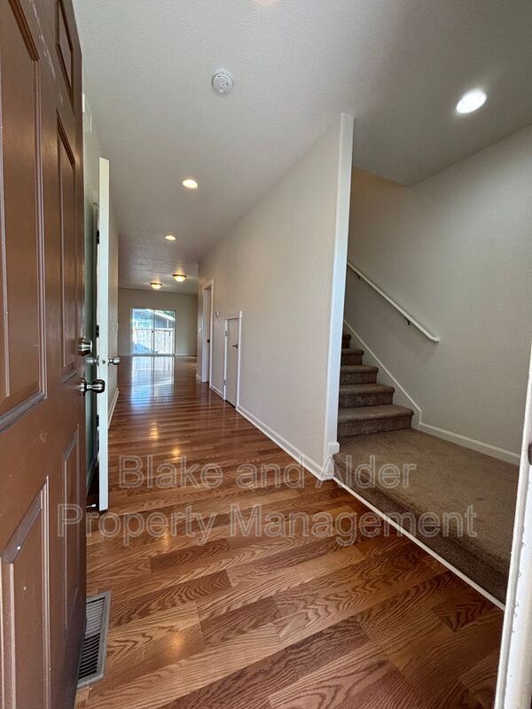 Foto del edificio - 347 Norway St NE