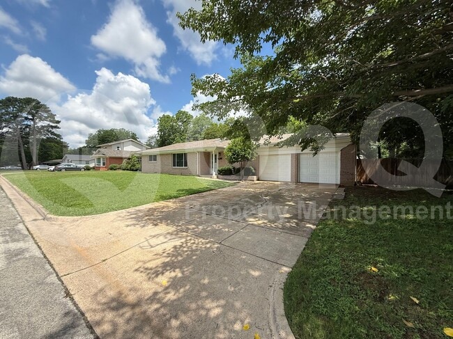 Building Photo - 1511 University Dr