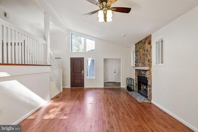 Foto del edificio - 8115 King Arthurs Ct
