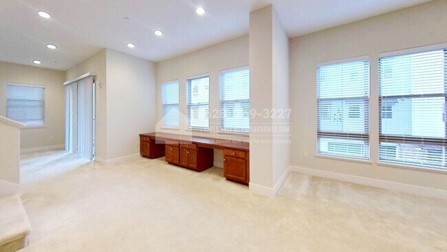 Building Photo - 1752 Hazelnut Ln