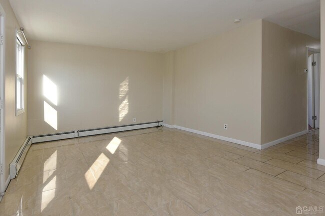 Building Photo - 376 Inslee St