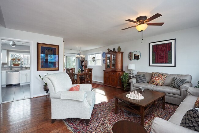 Foto del edificio - Silver Spring splendor with yard care INCL...