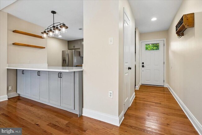 Foto del edificio - 223 Burgess Ave