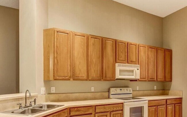 Building Photo - 4 br, 3 bath House - 614 LOIRE CT