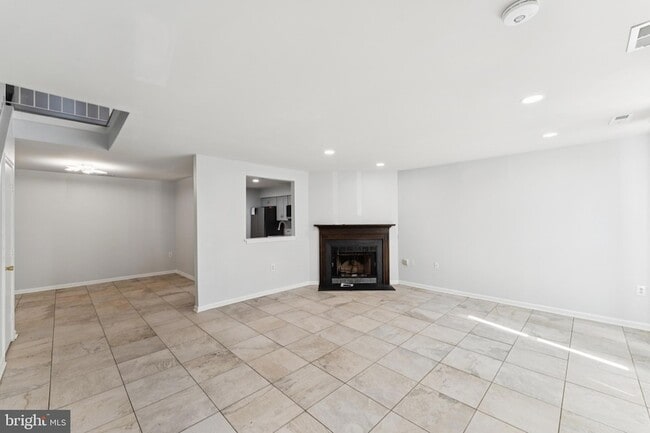 Building Photo - 7527 Belle Grae Dr