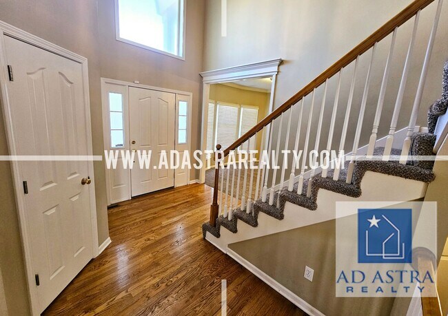 Building Photo - Beautiful Overland Park Home-Available NOW!!