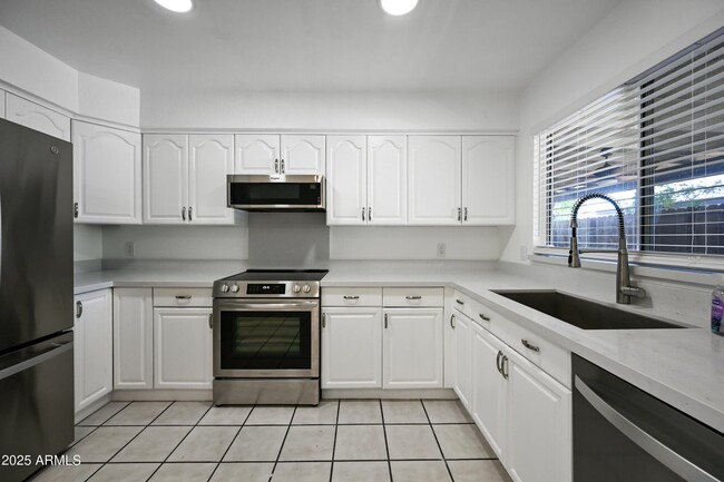 Foto del edificio - 5833 W John Cabot Rd